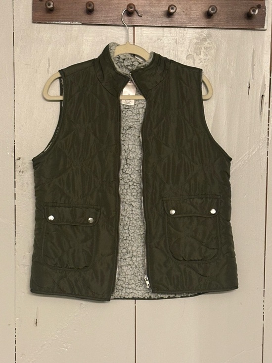 Jackets & Blazers - Quilted Reversible Sherpa Vest - Olive